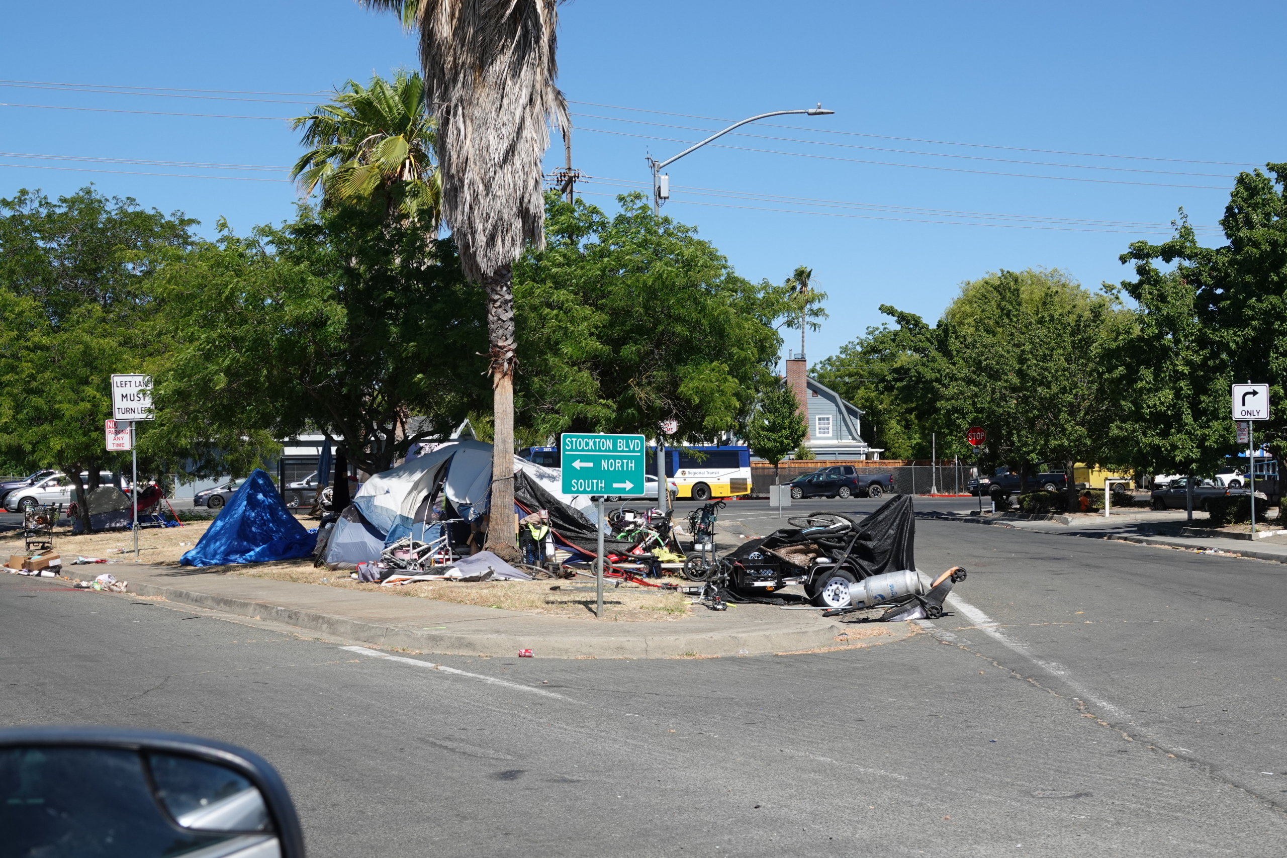 Homeless_encampment_on_corner